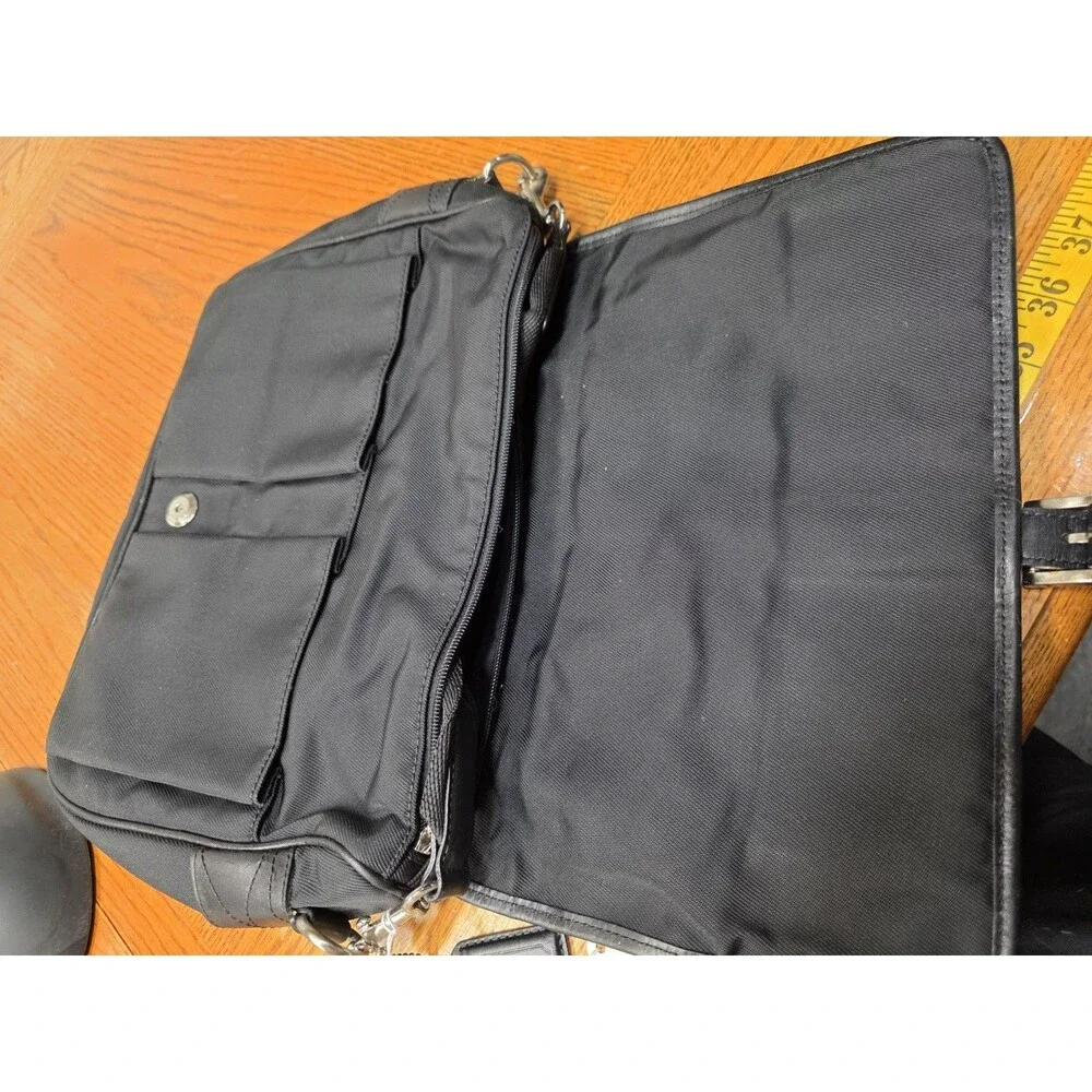 Coach zipper closures