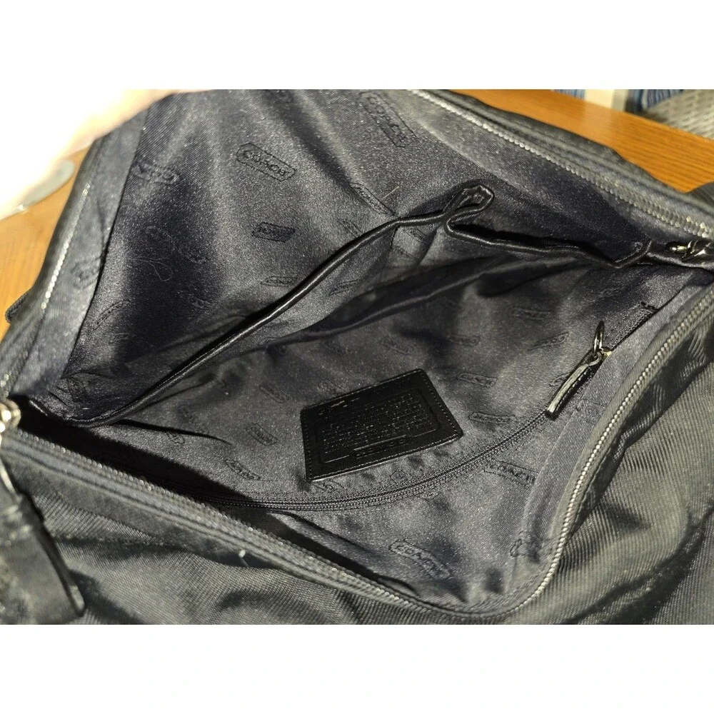 Coach zipper closures