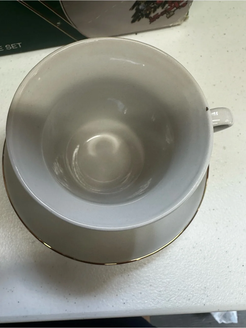 Jamestown China features cups