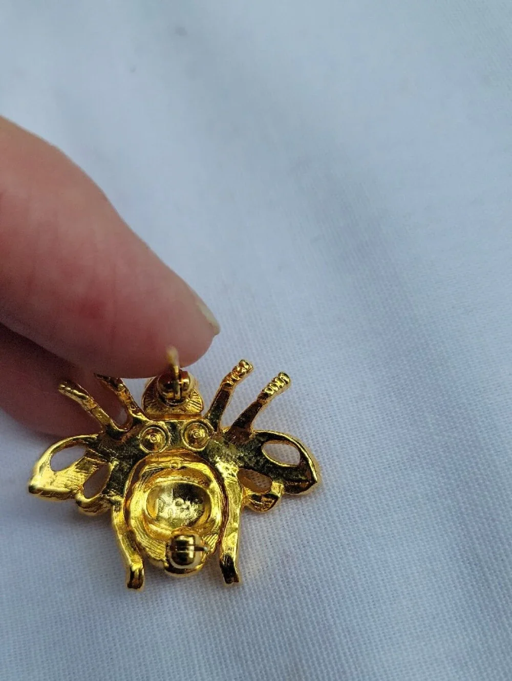 Vintage Joan Rivers Gold Tone  Bee Brooch 