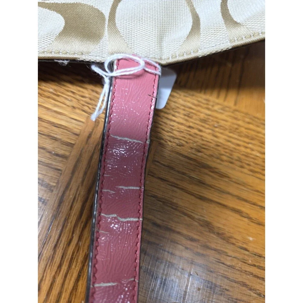 Coach zipper closures