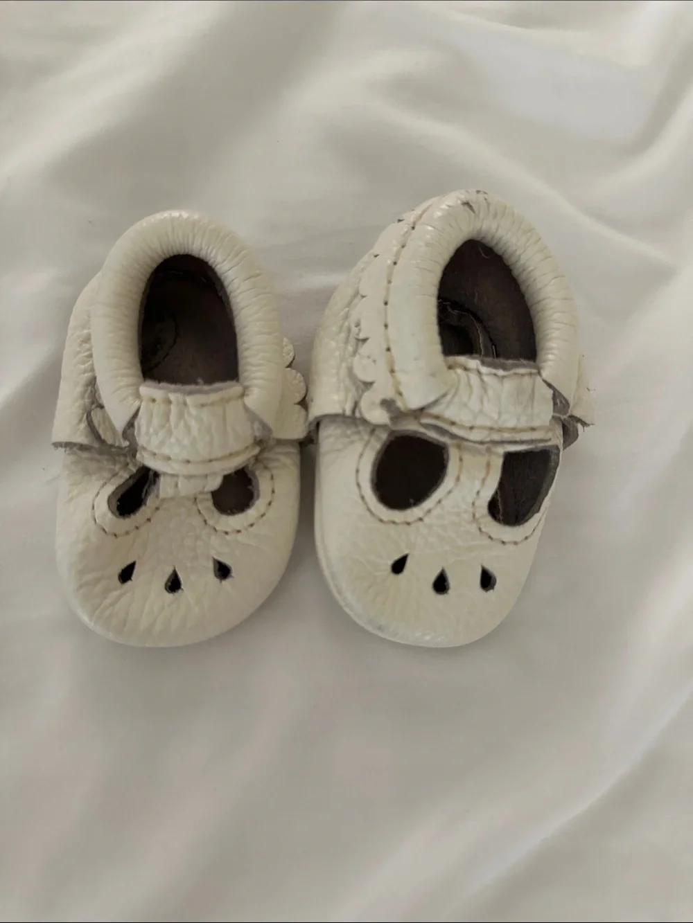 Freshly Picked Cream Scalloped Mary Jane Baby Moccasins