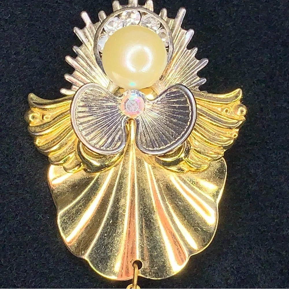 Vintage Angel Christmas Brooch Religious Holiday Gift Gold Tone Faux Pearl
