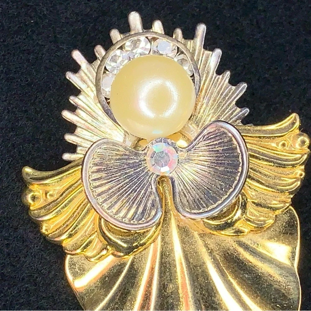 Vintage Angel Christmas Brooch Religious Holiday Gift Gold Tone Faux Pearl