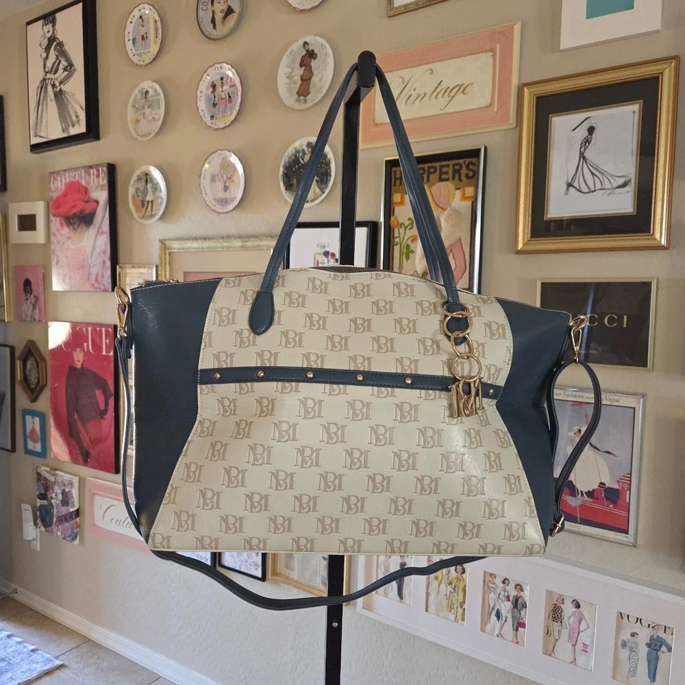 Badgley Mischka betsey exterior
