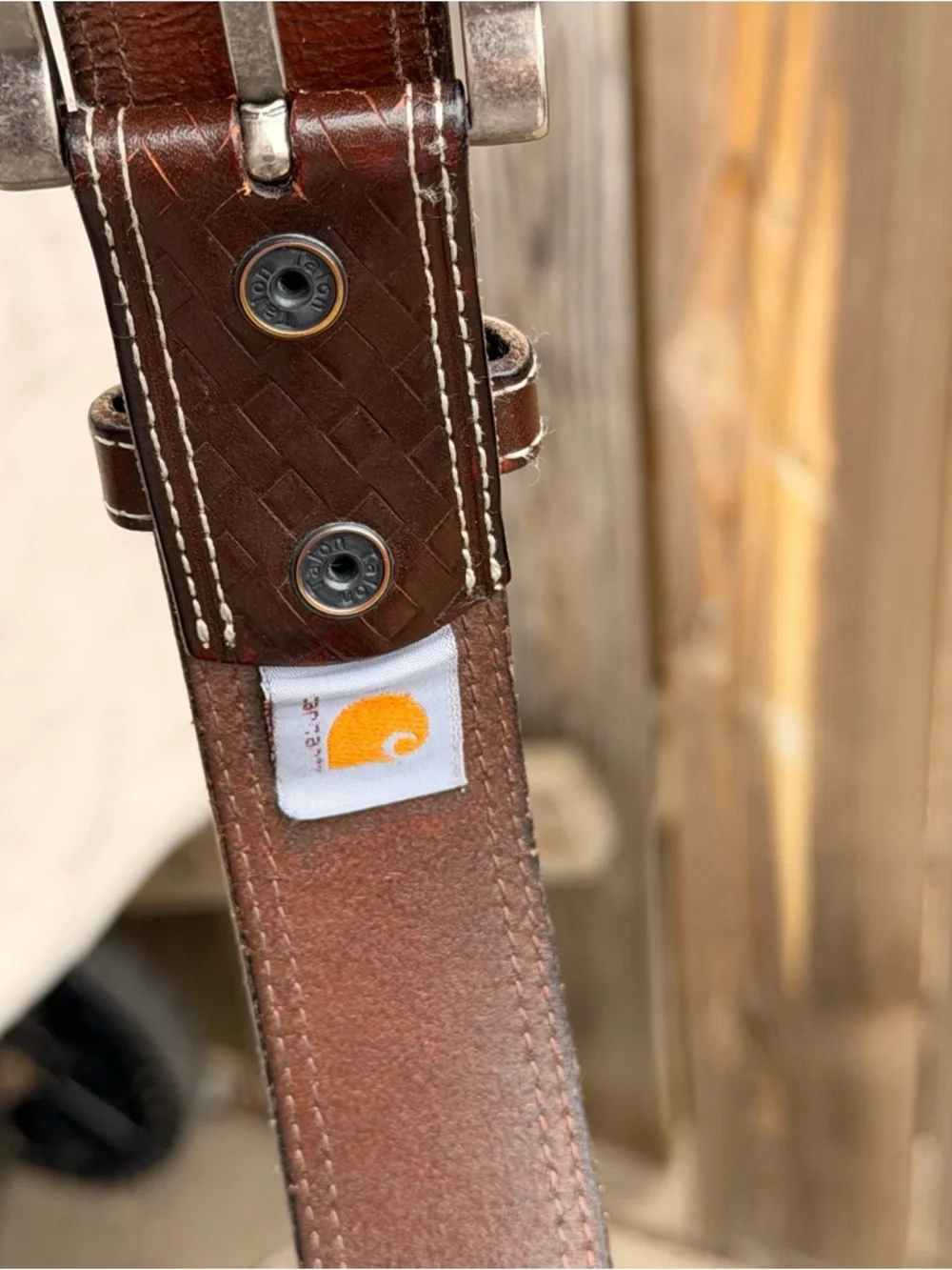 Carhartt brown loop features