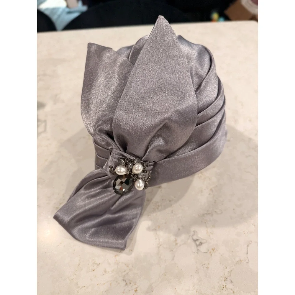 Vintage Silver Satin Pleated Turban Hat‎ Rhinestone Pearl Brooch Elegant Glamour