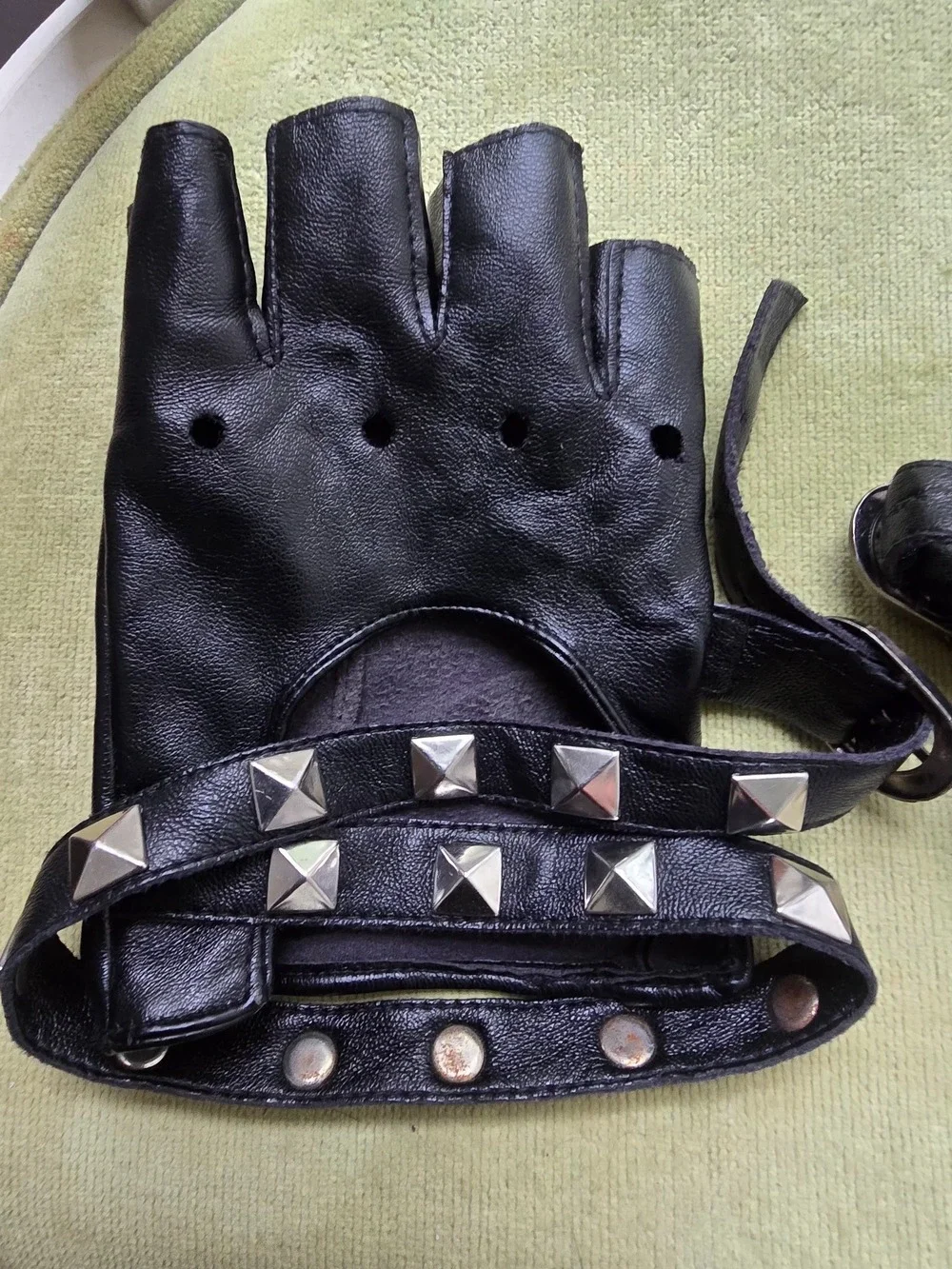 Black Studded Wrist Wrap Fingerless Leather Gloves- unbranded
