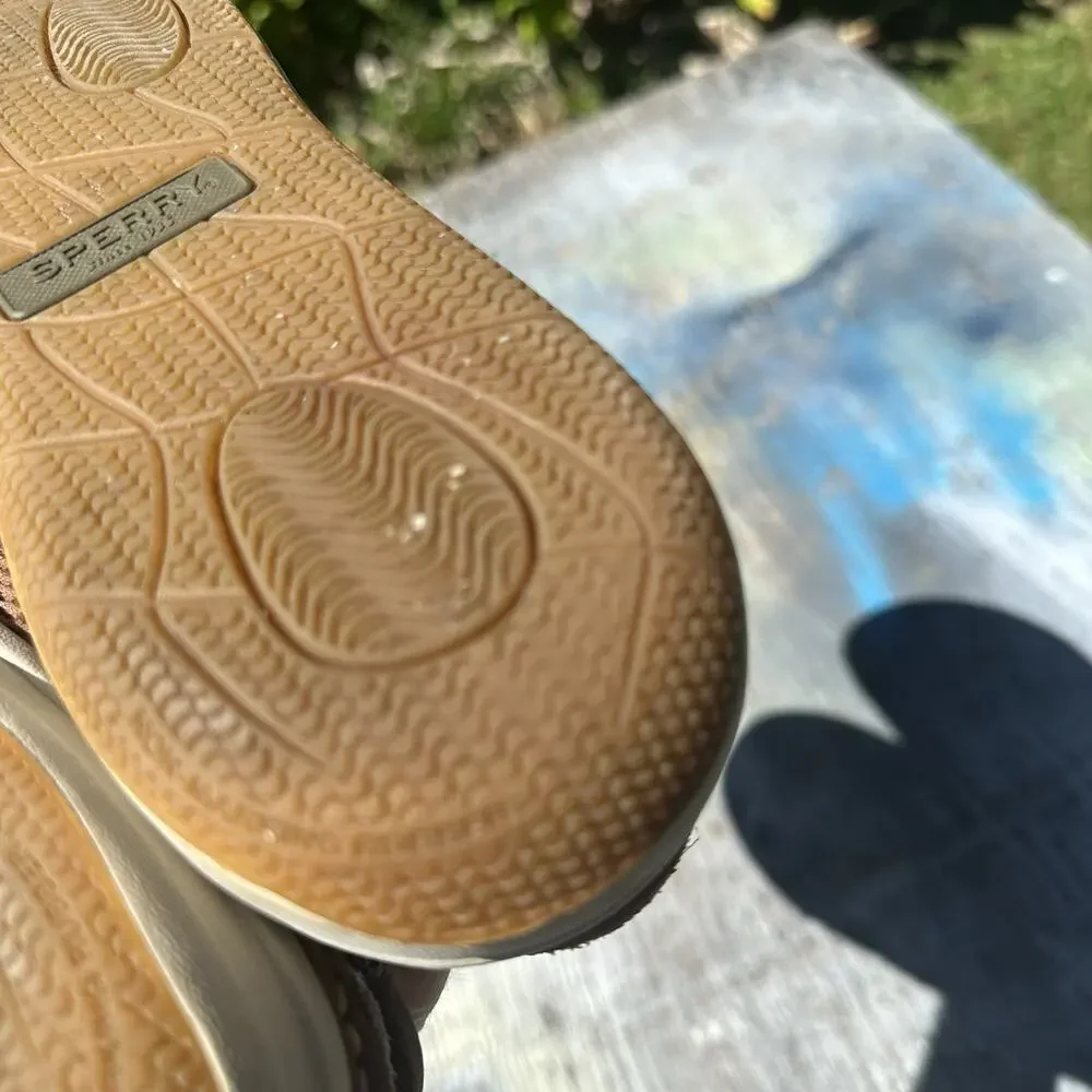 Sperry very nice