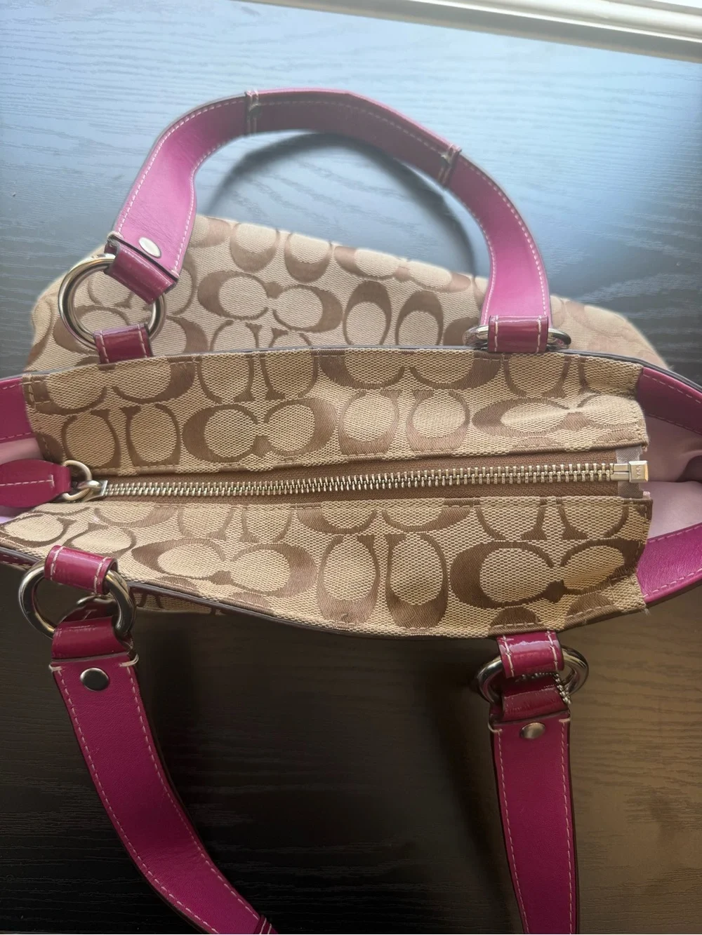 Coach tote signature
