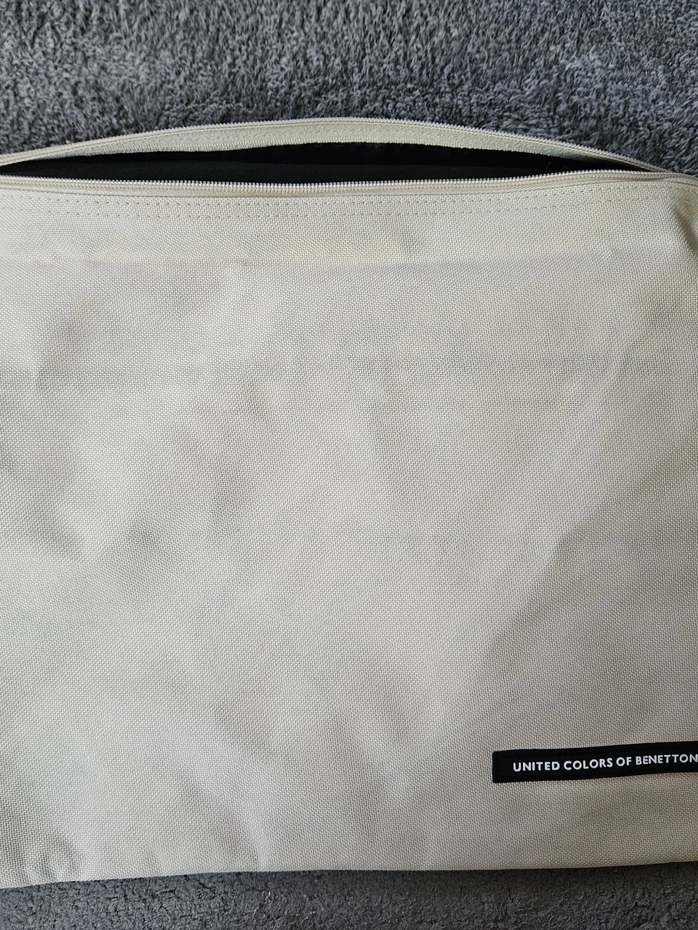 United Colors Of Benetton sleek black