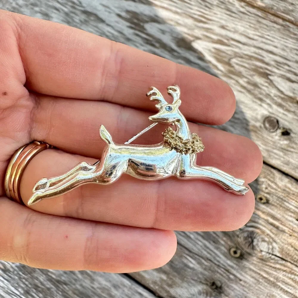 Unbranded silver tone