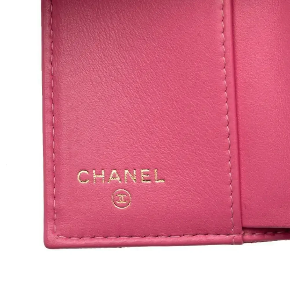 CHANEL pink caviar