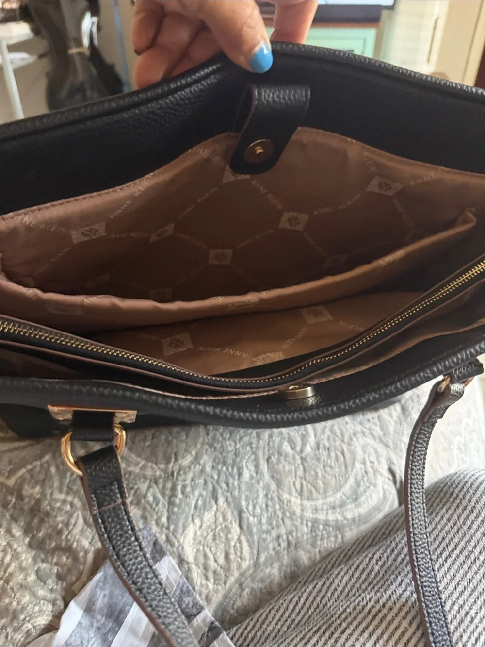 Anne Klein spacious pebbled