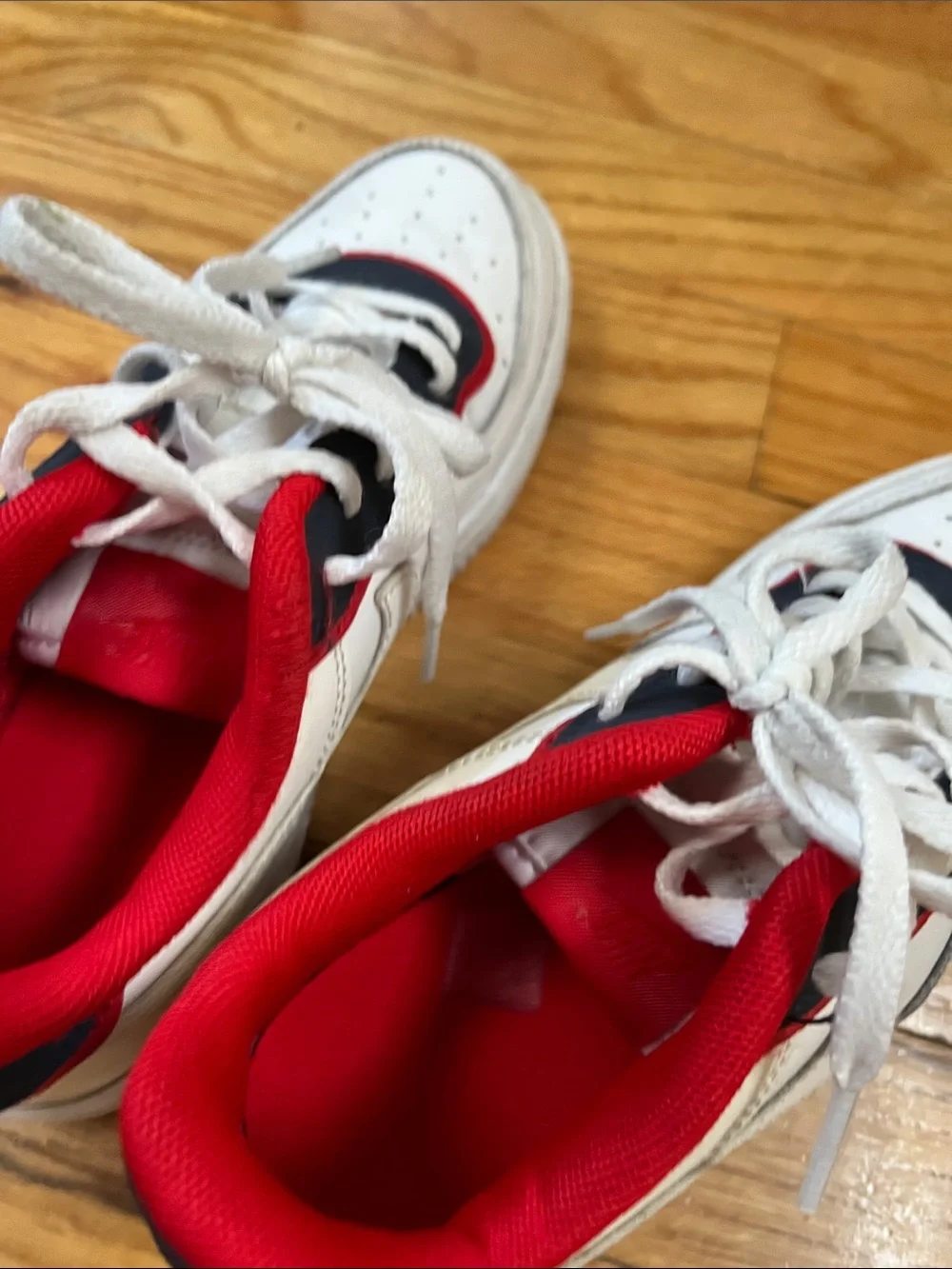 Nike Kids White, Navy & Red Low-Top Sneakers