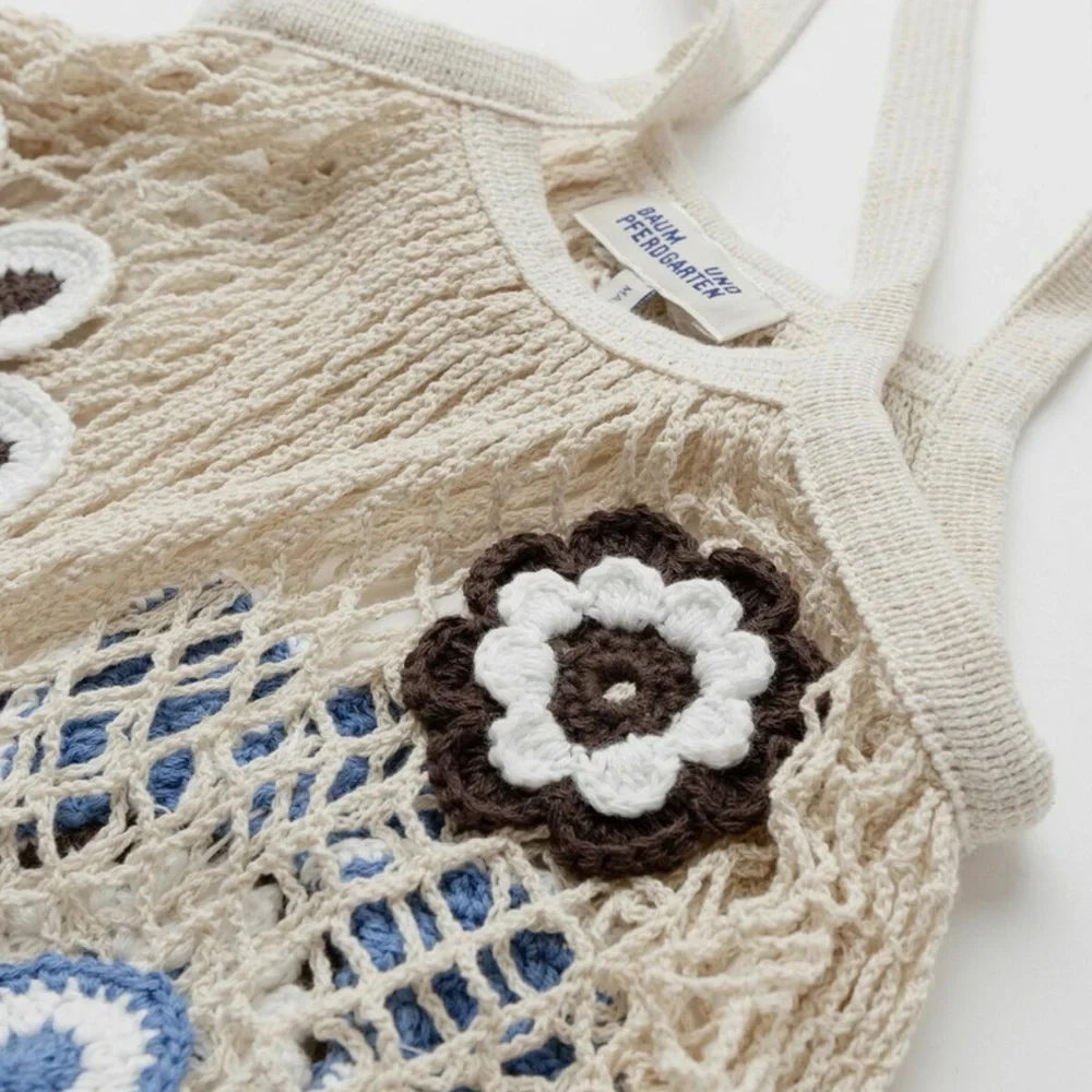 Crocheted cotton Floral Mesh Tote Bag in Cream and Blue Baum und Pferdgarten