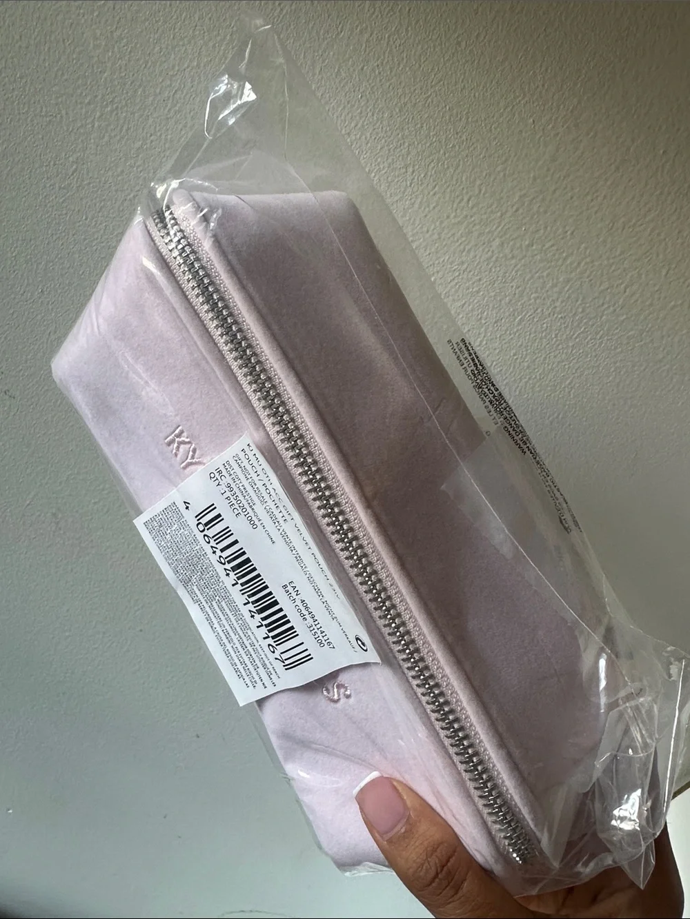 Kylie Cosmetics soft velvet