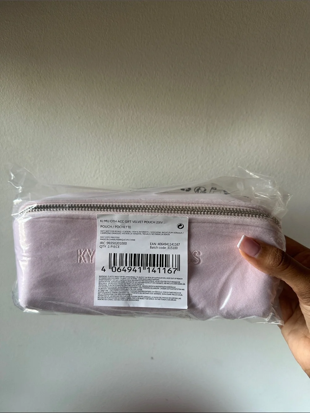 Kylie Cosmetics soft velvet