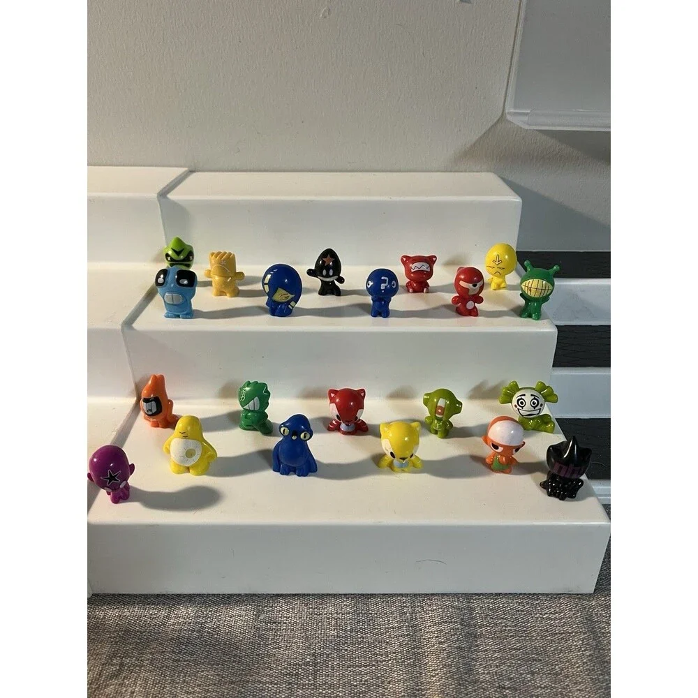 Lot of 21 Gogos Crazy Bones Figures As Shown