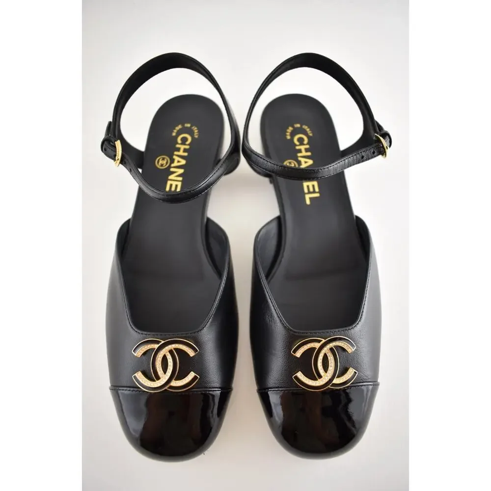 CHANEL 25p black
