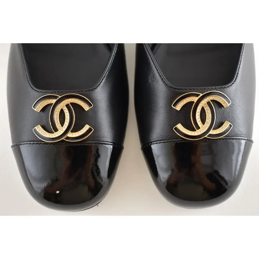 CHANEL 25p black