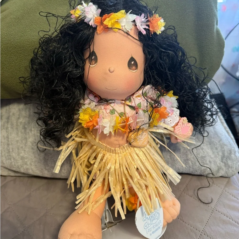 Precious Moments Mahealani Hawaiian Doll Pink Lei Skirt Hawaii with stand