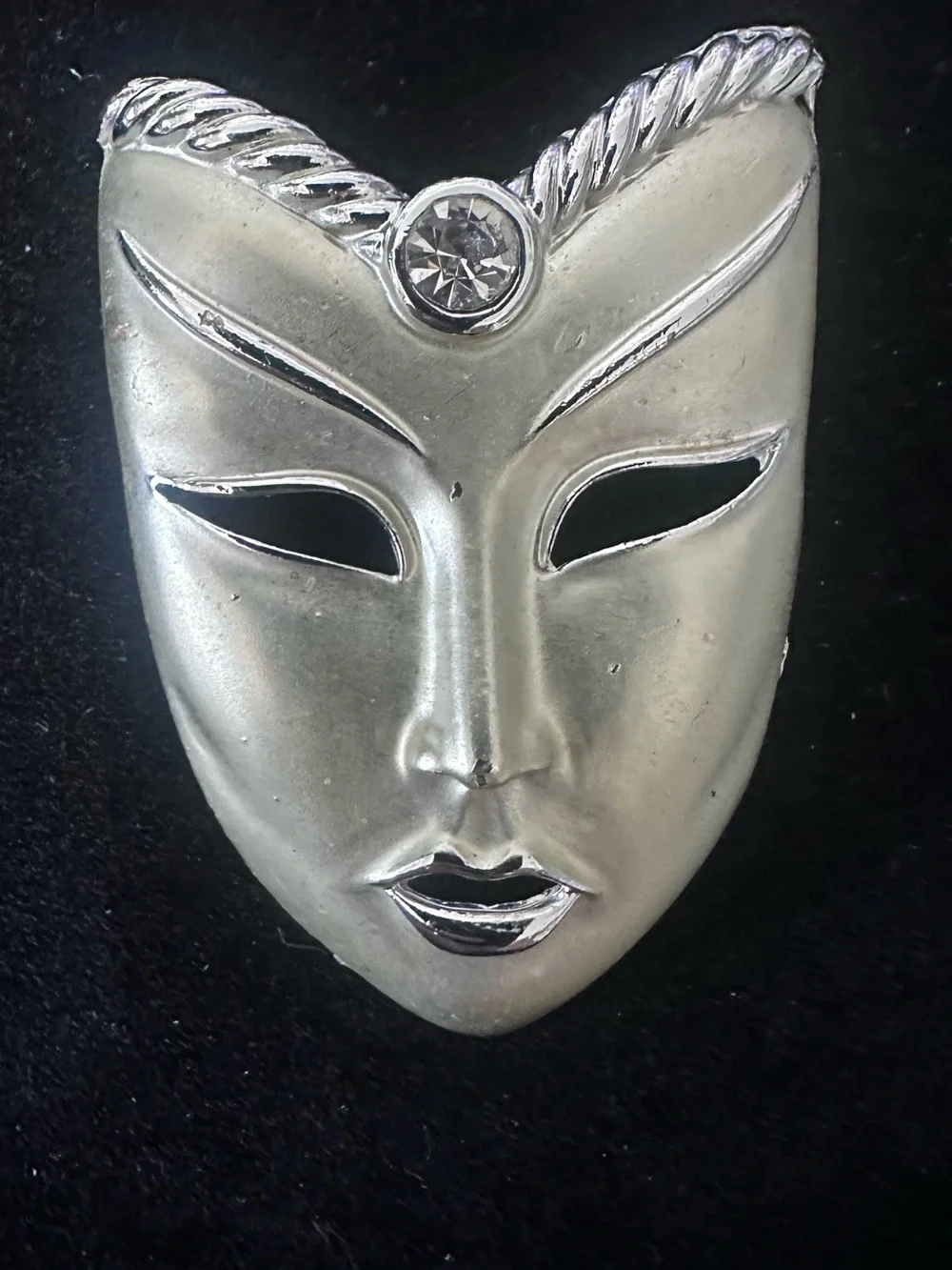 535- Vtge. style mask brooch