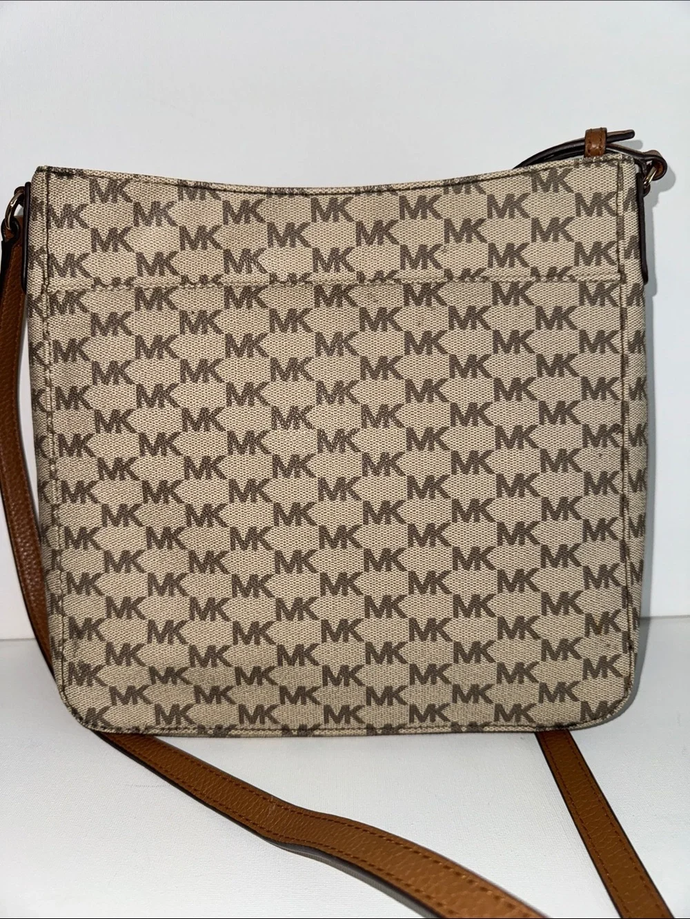 Michael Kors Jet Set Travel Messenger Bag