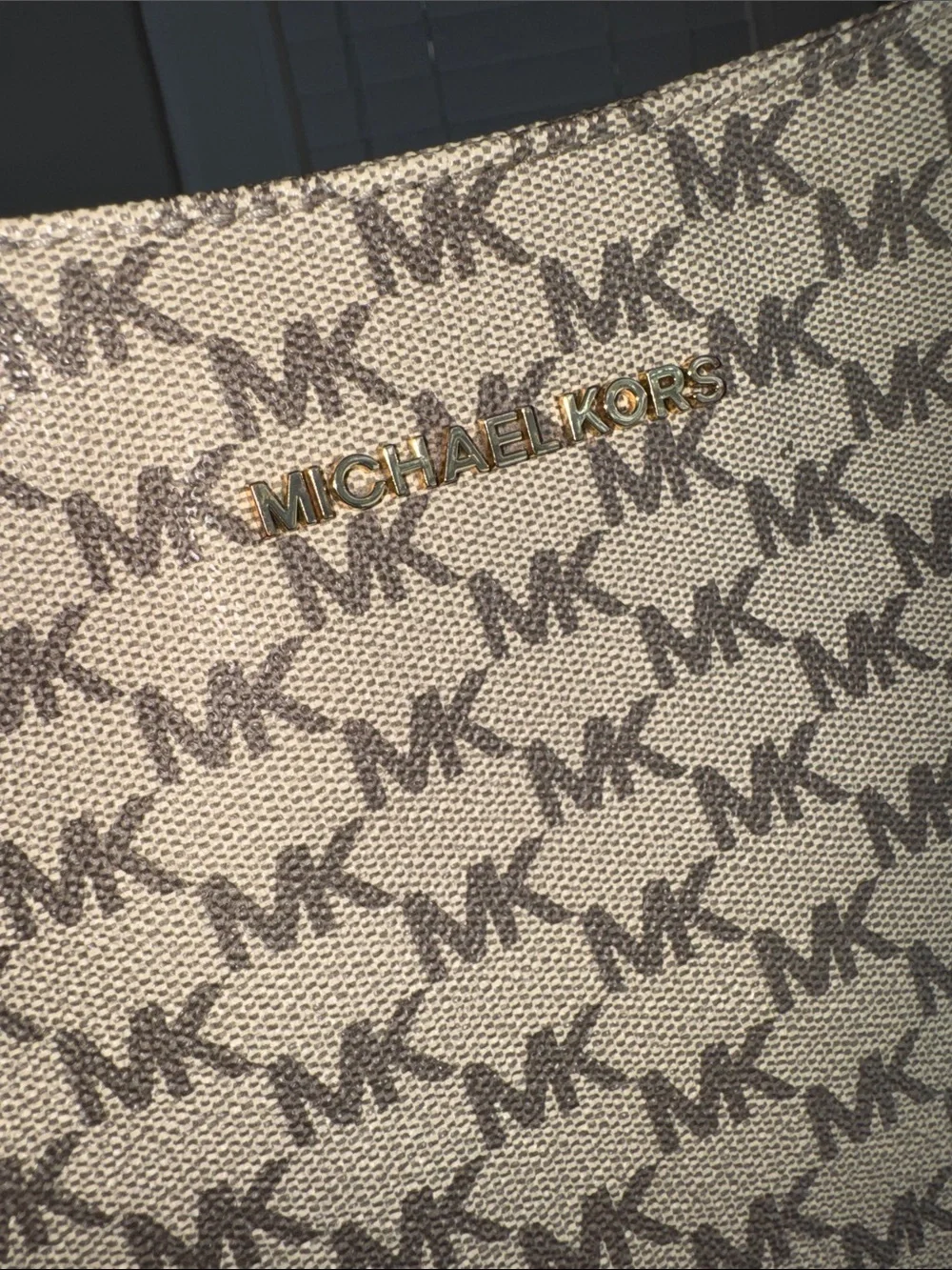 Michael Kors Jet Set Travel Messenger Bag