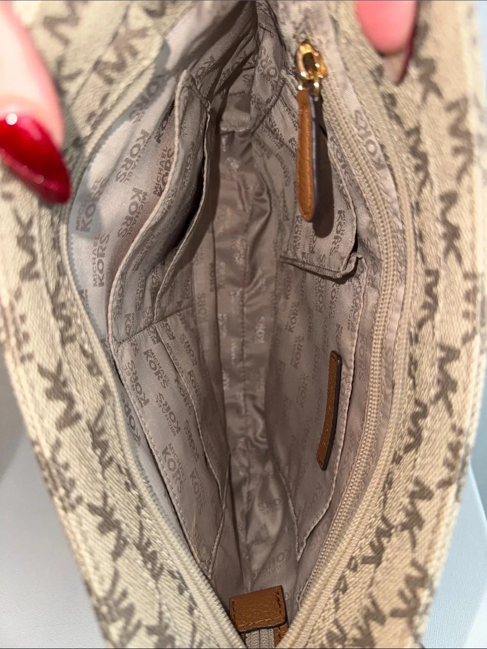 Michael Kors Jet Set Travel Messenger Bag