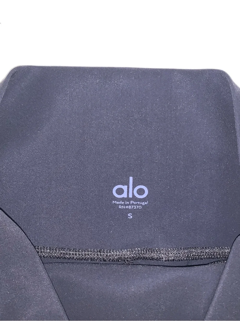 ALO Yoga sleek black