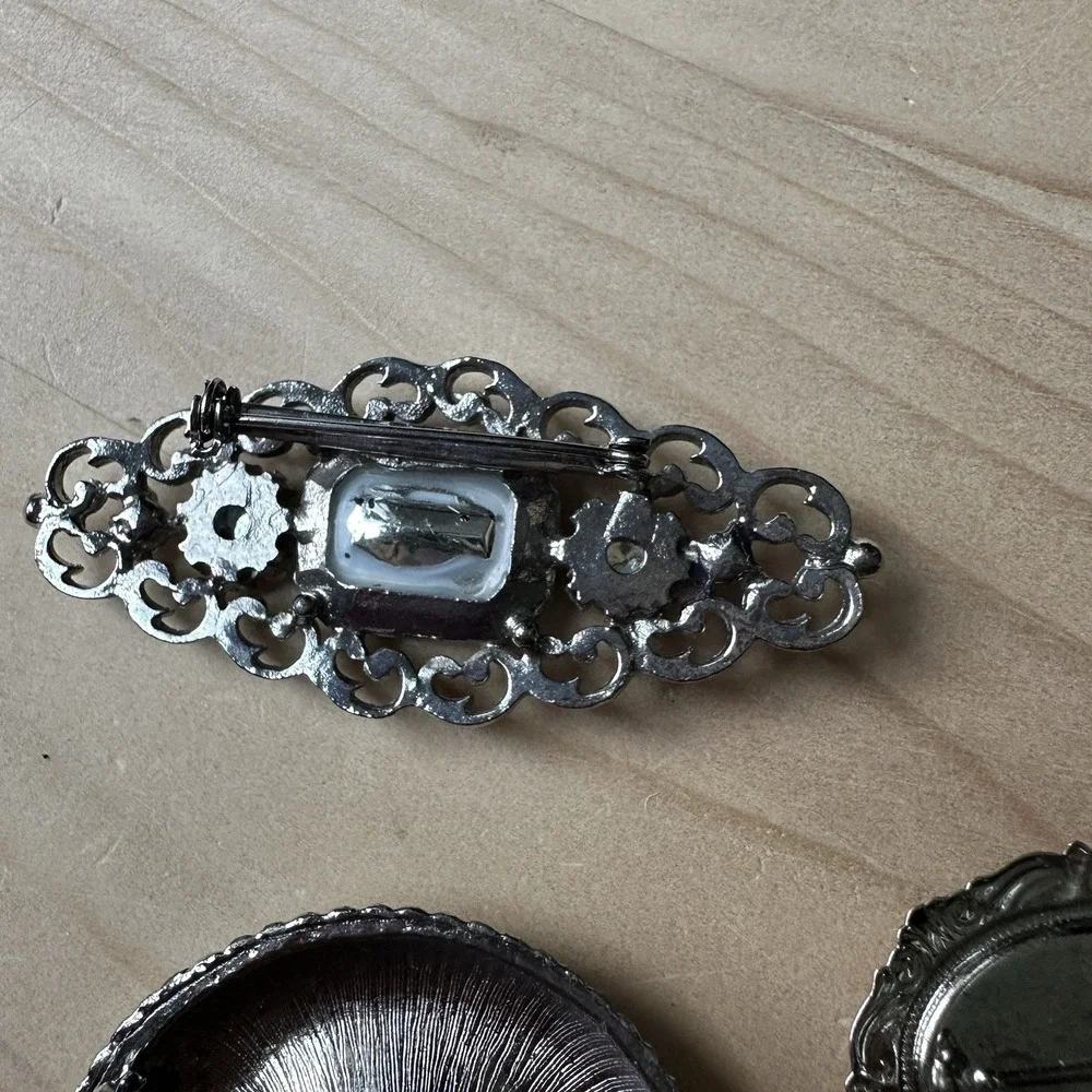 Fashion Jewelry this lot
