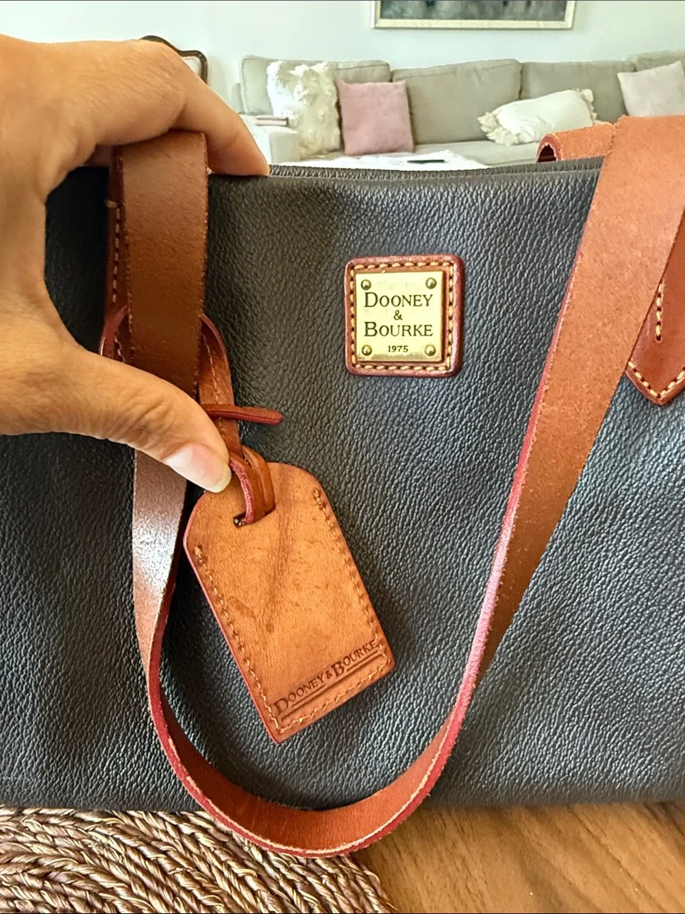 Dooney & Bourke structured dooney