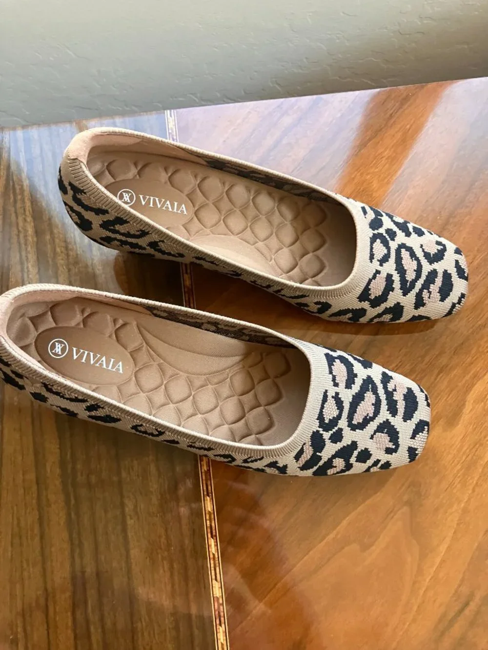 Vivaia new without