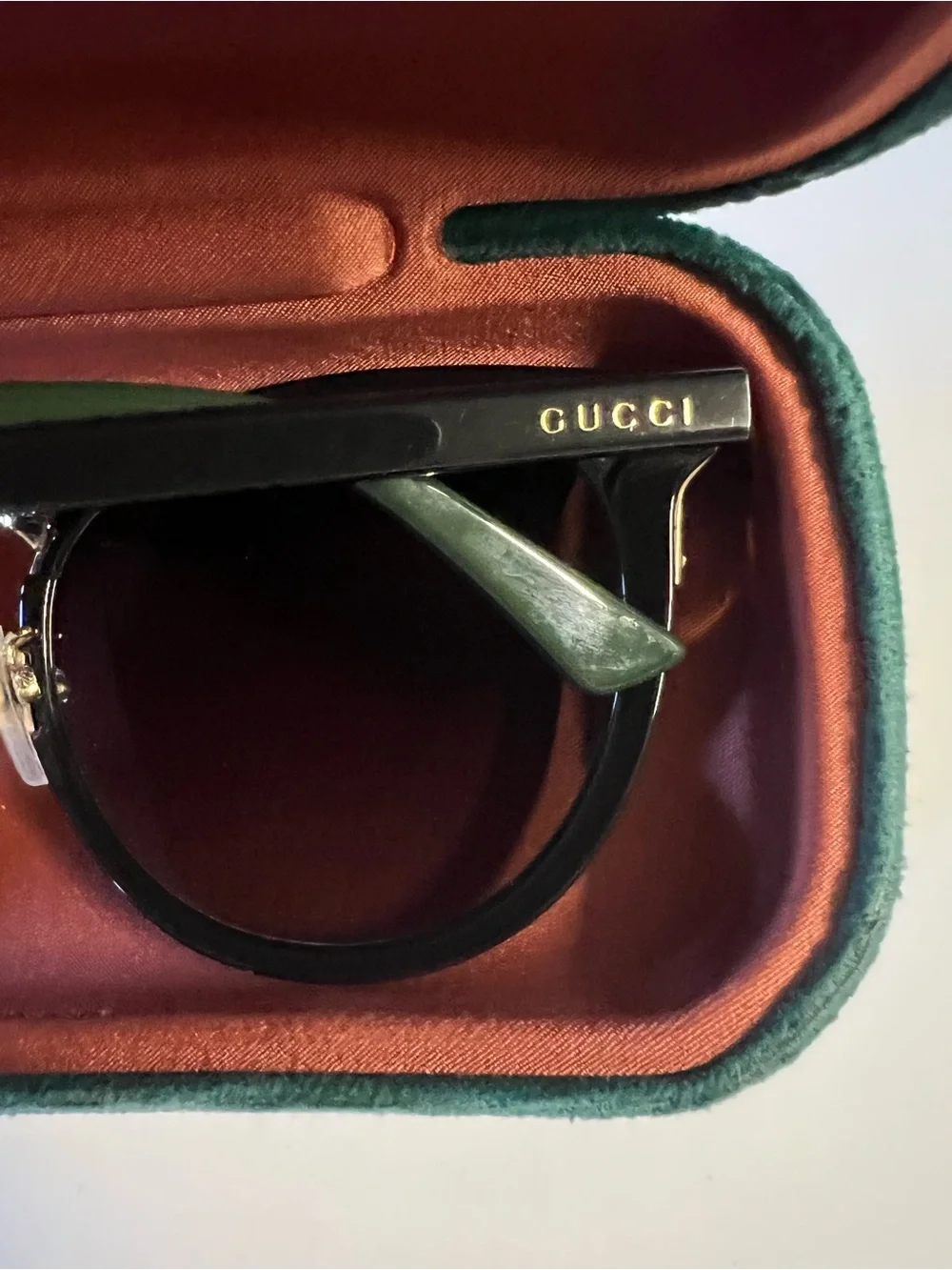 Gucci Black Round with red/green frame color Sunglasses with Gold Bridge