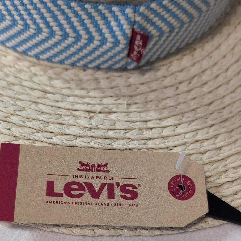 Levis stylish straw