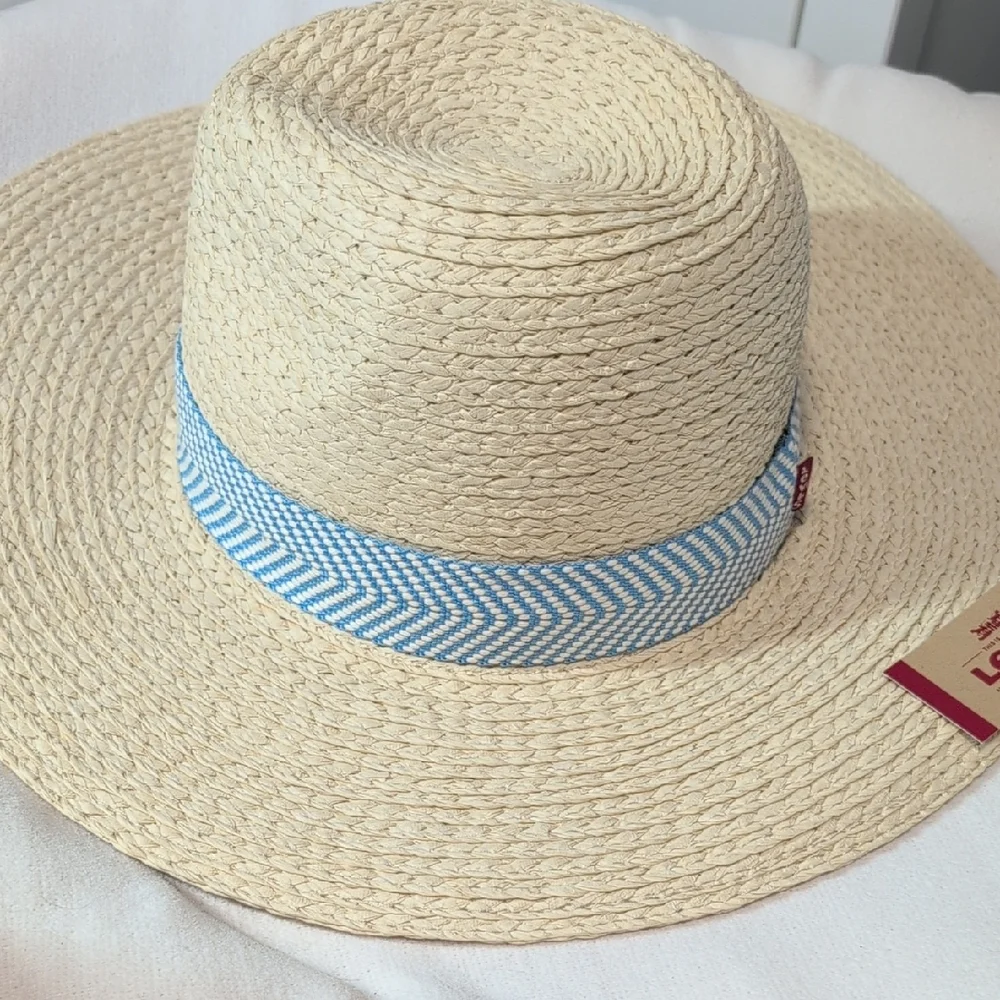 Levis stylish straw