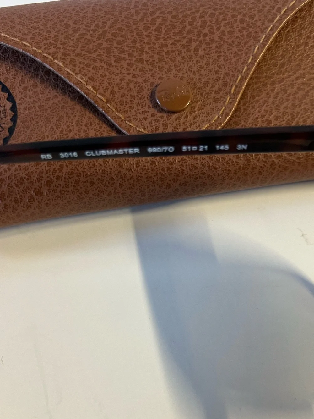 Ray-Ban iconic ray