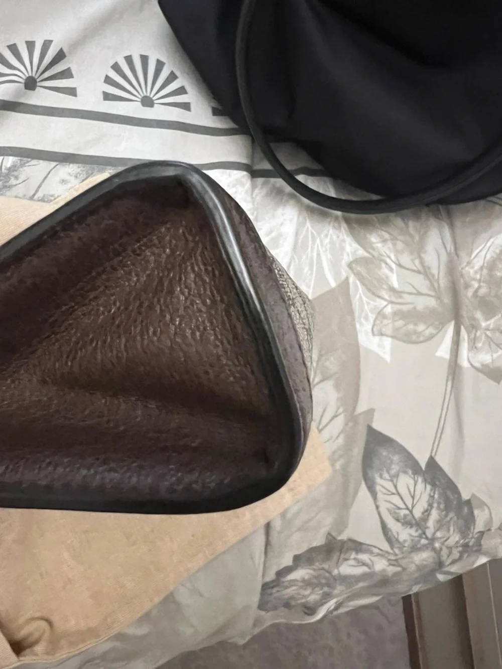 Gucci pouch signature