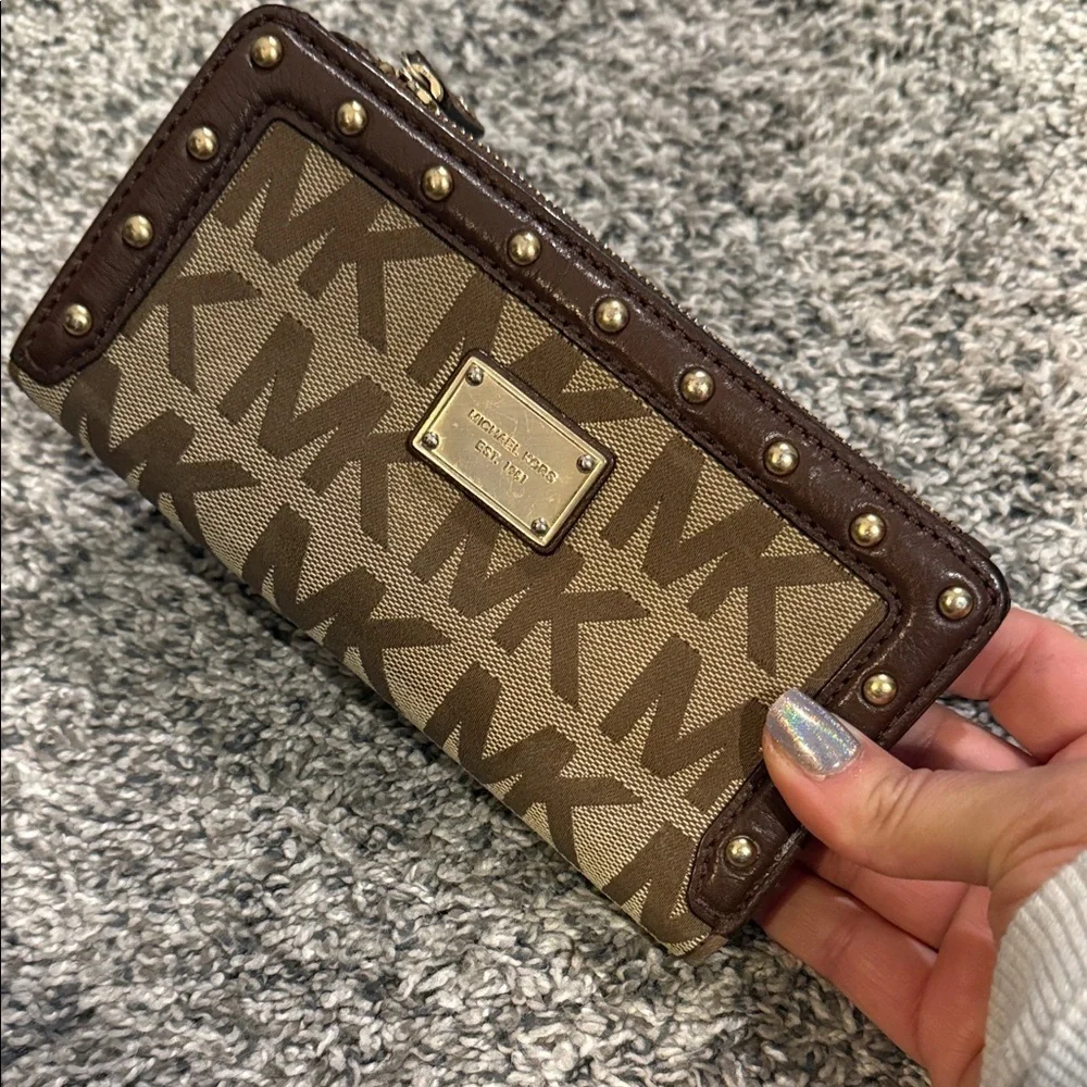 Michael Kors chic wallet