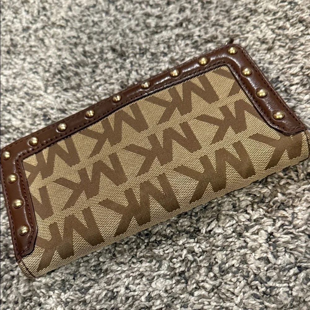 Michael Kors chic wallet