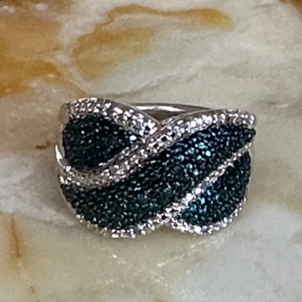 Green Pave Twist Ring in Silver Tone