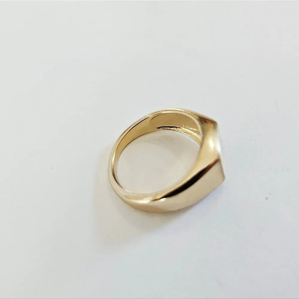 N/A minimalist polished