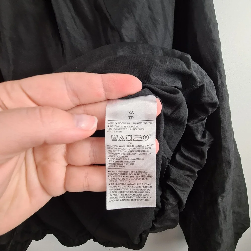 Banana Republic brand banana