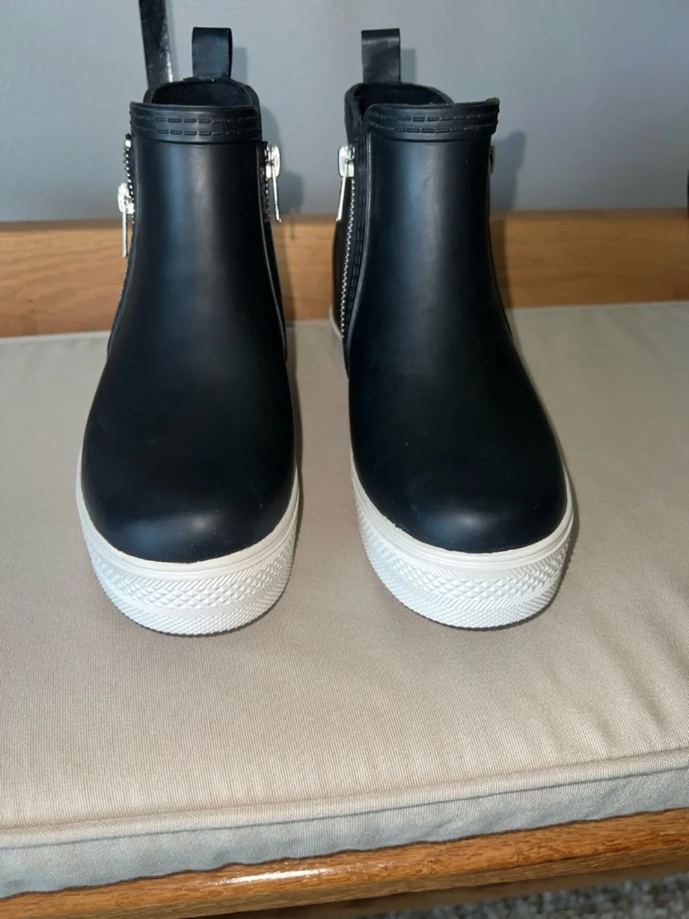Steve Madden classic black