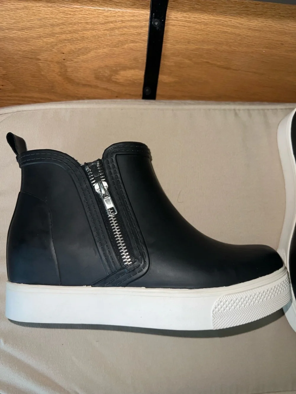 Steve Madden classic black