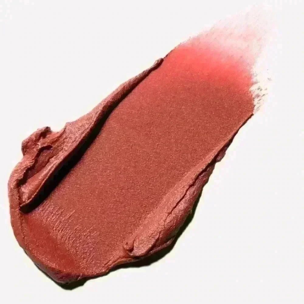 MAC Cosmetics red colour