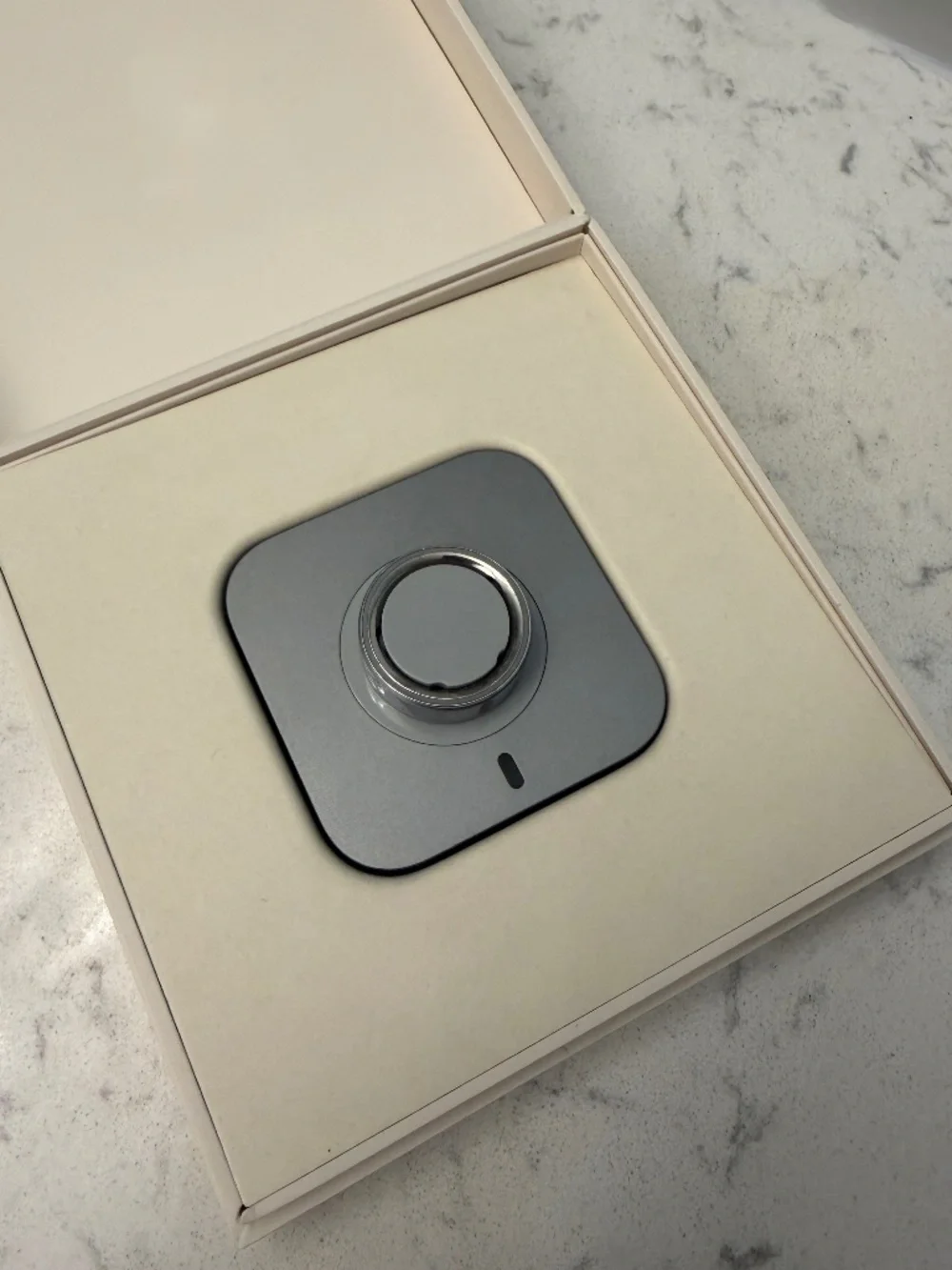 Oura Ring Gen 4 - Silver Size 7 with Charger + Cable