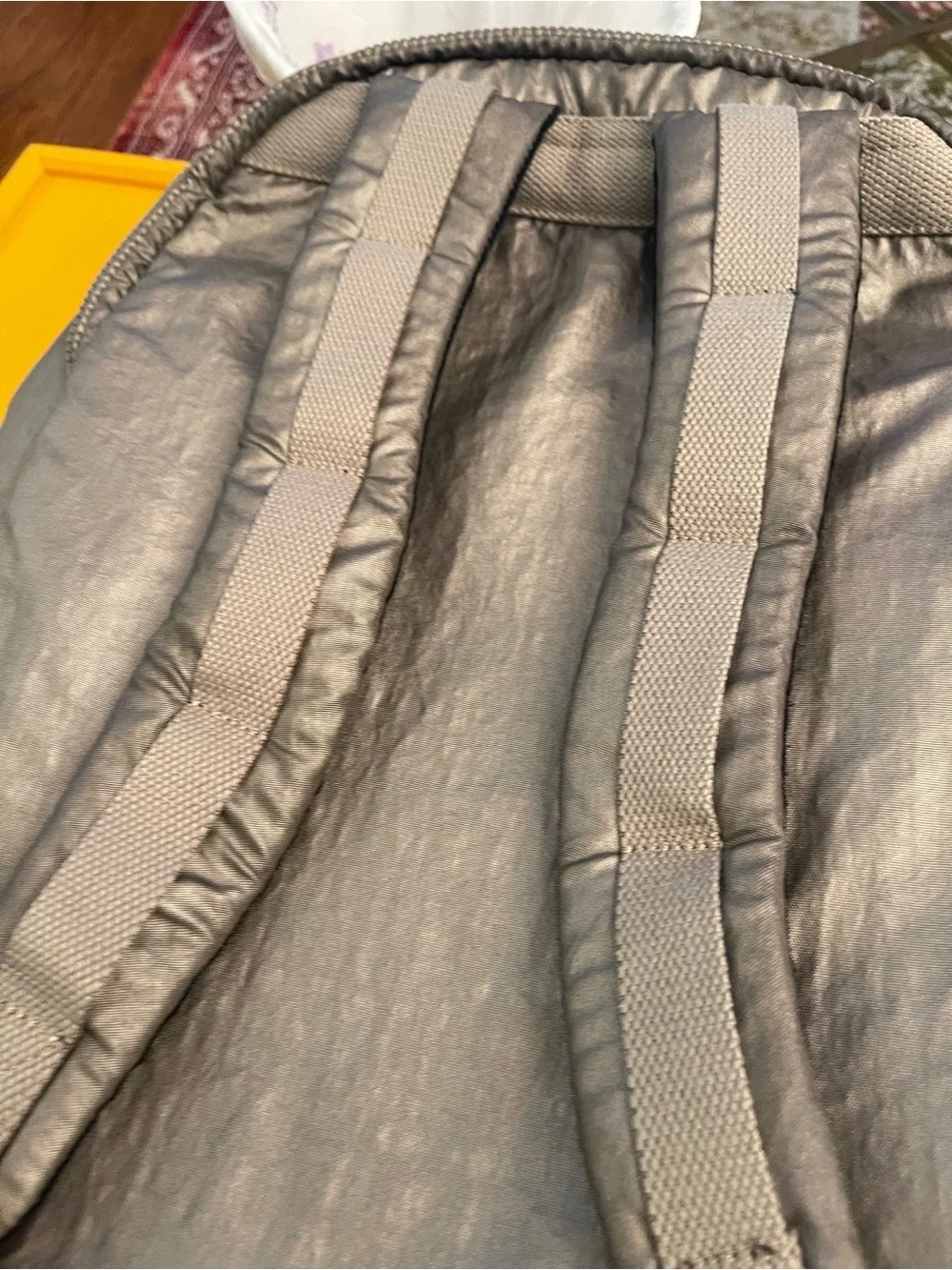 Kipling sleek metallic