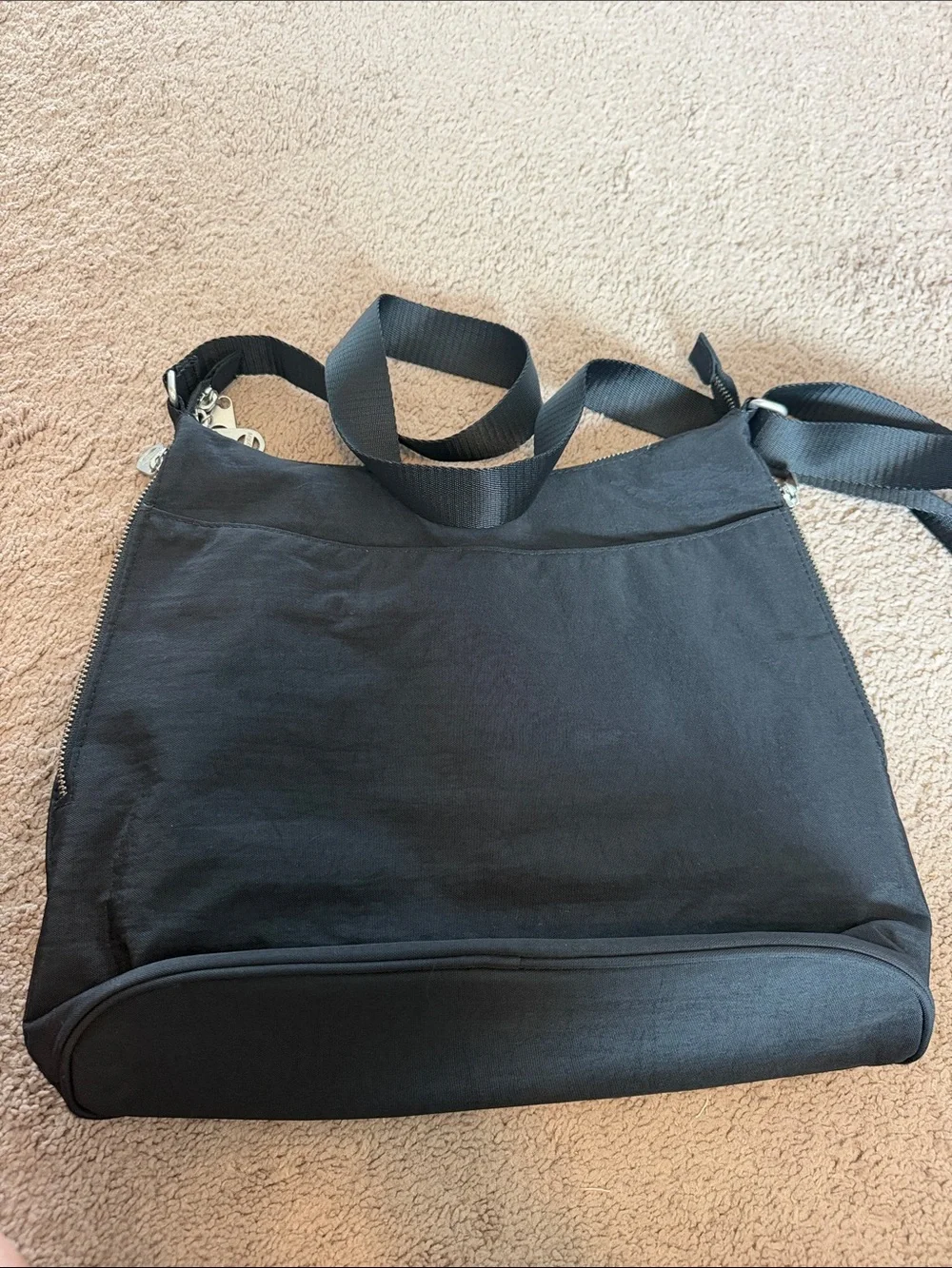 Baggallini Helenski Black Crossbody Hobo Bag Silver Hardware RFID Card Slots